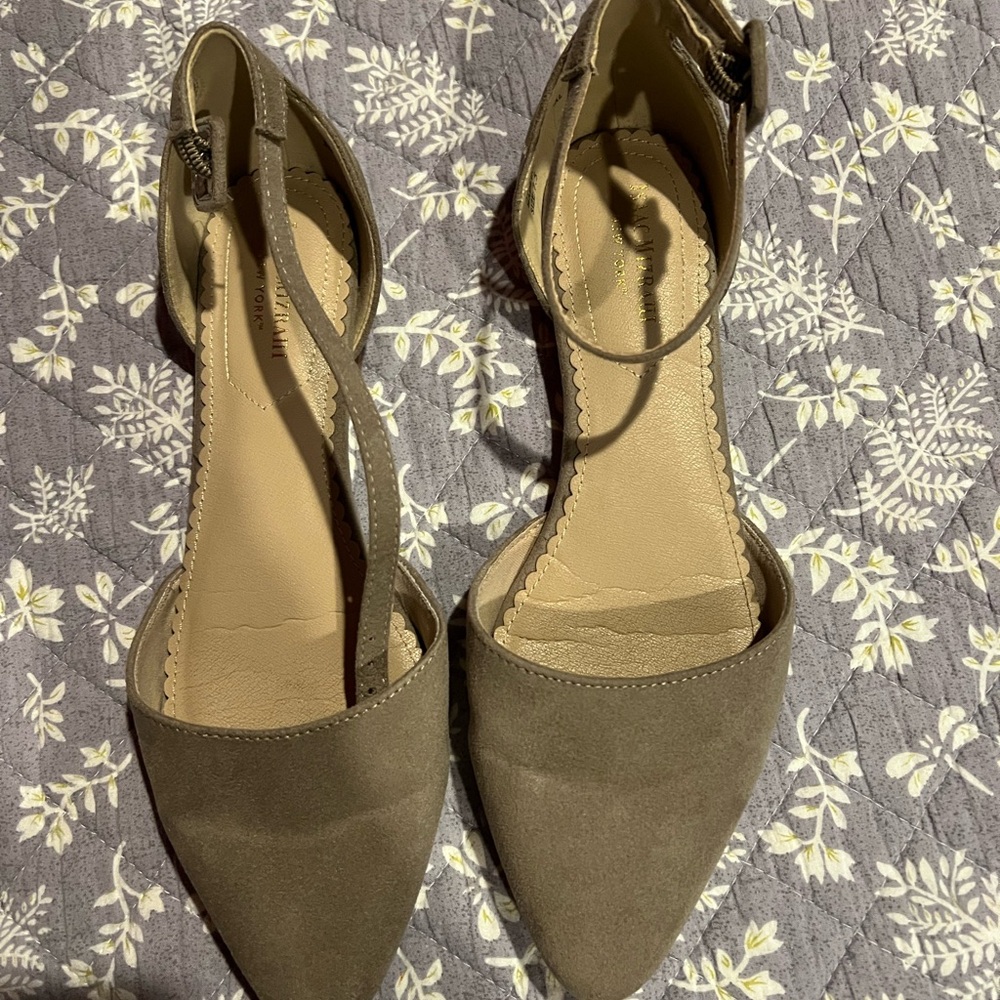 Isaac Mizrahi Taupe Flats